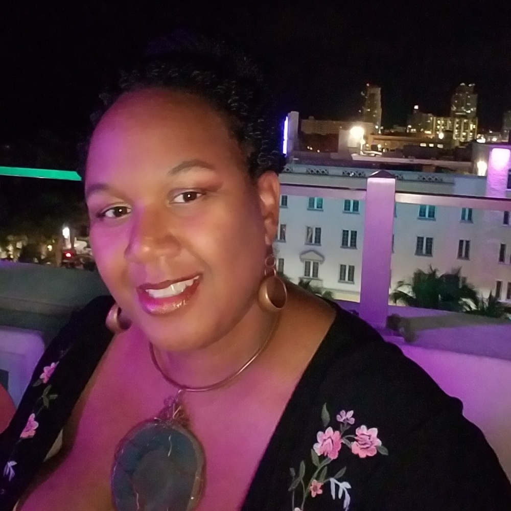 Meet your Posher, Nia